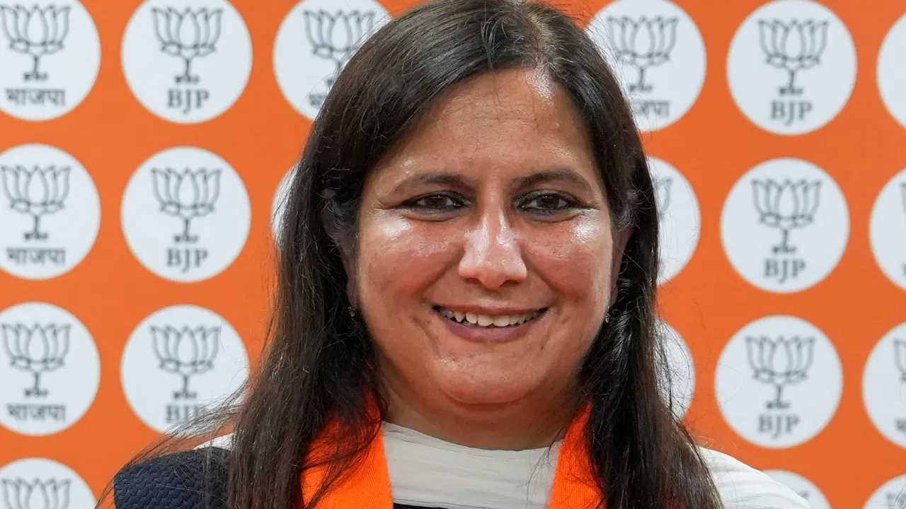 पश्चिमी दिल्ली से भाजपा प्रत्याशी कमलजीत सहरावत ने भरा नामांकन, उमड़ा जनसैलाब